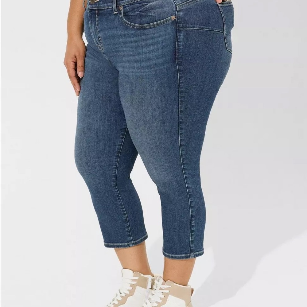 Torrid Size 26 Crop Bombshell Skinny Jeans